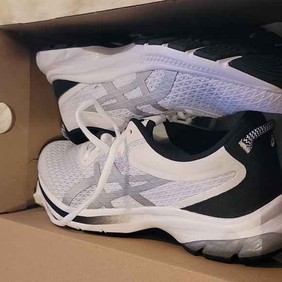 Asics shoes - Picture 6 of 6